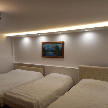 Flowers Guesthouse Тирана Екстериор снимка