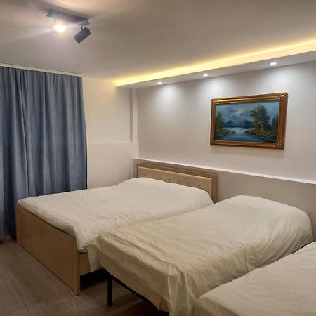 Flowers Guesthouse Тирана Екстериор снимка