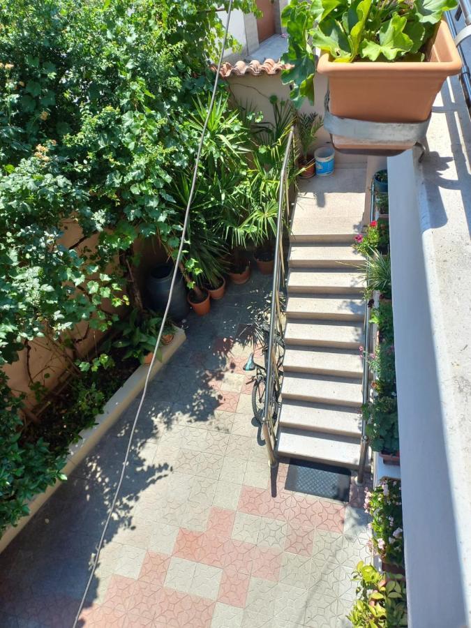 Flowers Guesthouse Тирана Екстериор снимка