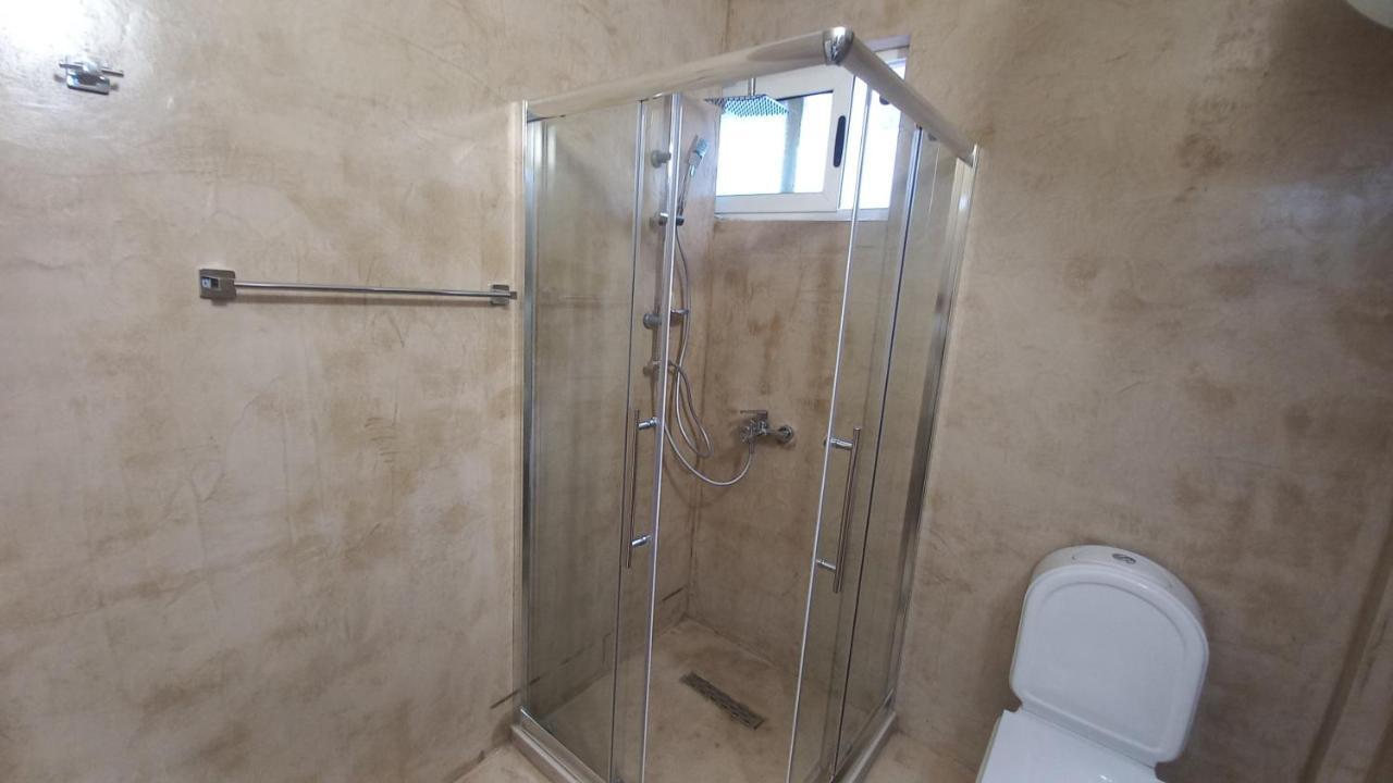 Flowers Guesthouse Тирана Екстериор снимка