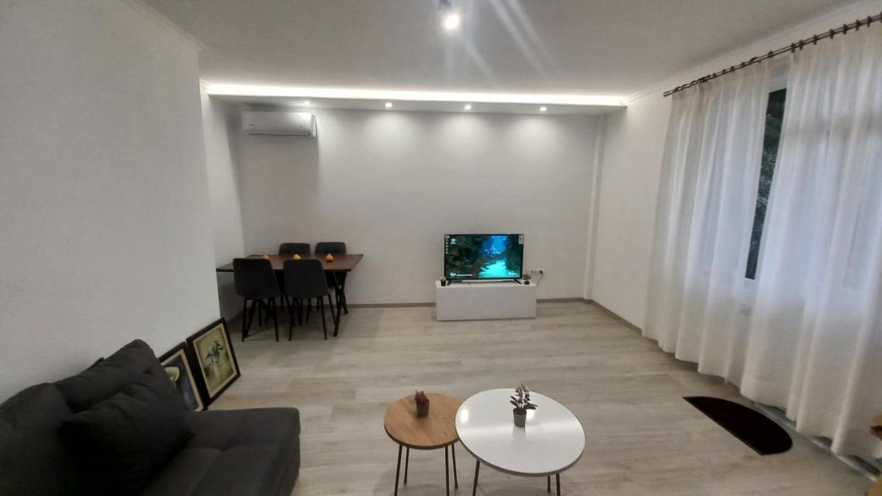 Flowers Guesthouse Тирана Екстериор снимка