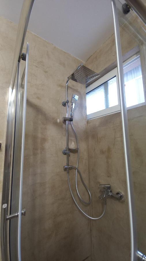 Flowers Guesthouse Тирана Екстериор снимка