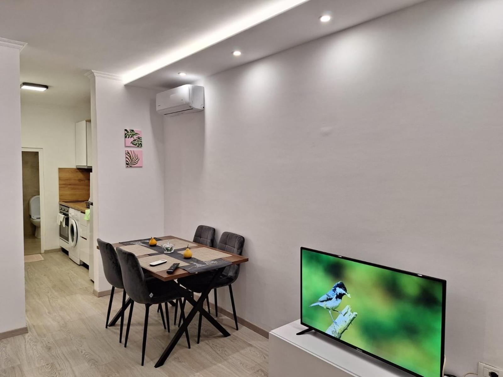 Flowers Guesthouse Тирана Екстериор снимка