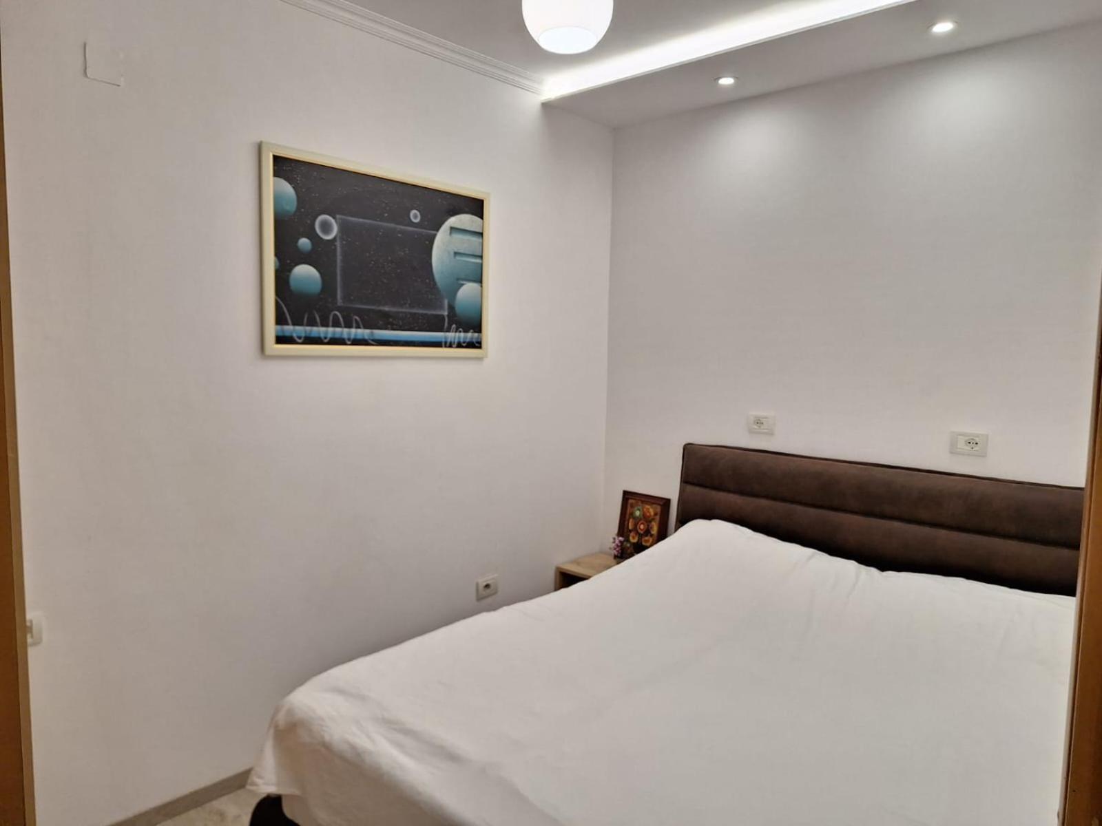 Flowers Guesthouse Тирана Екстериор снимка