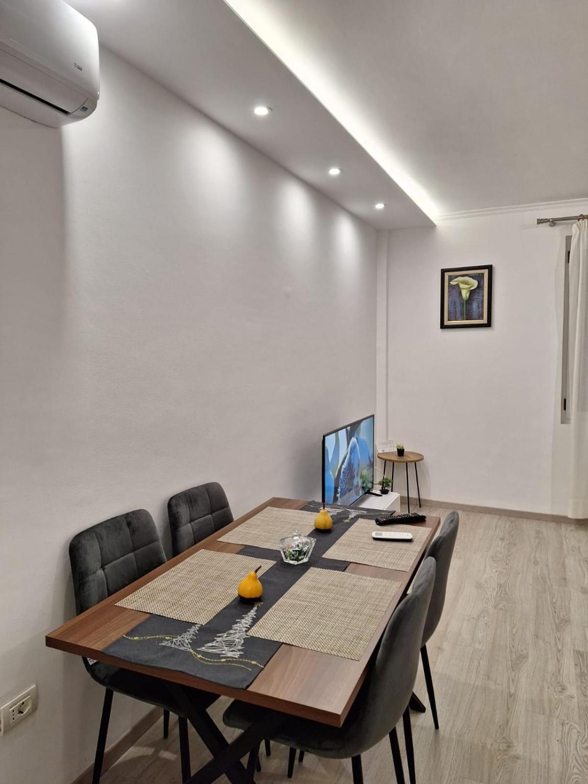 Flowers Guesthouse Тирана Екстериор снимка