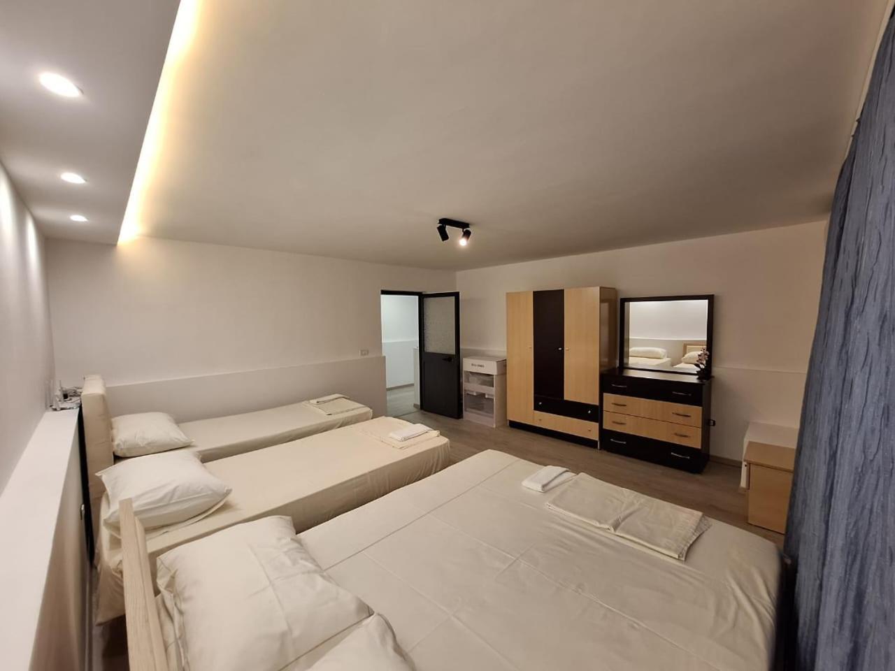 Flowers Guesthouse Тирана Екстериор снимка